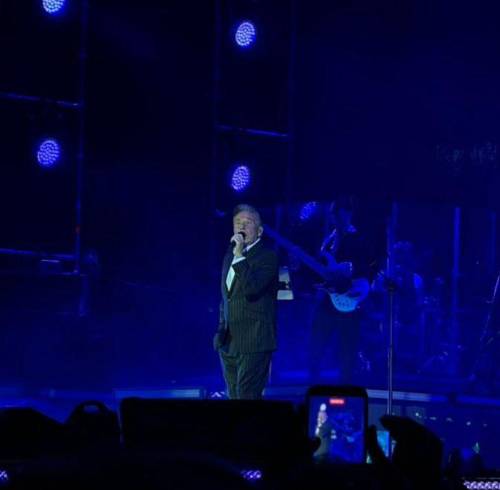 El cantautor Ricardo Montaner cantando Castillo azul durante su último concierto en guayaquil el 23 de mayo del 2026, parte del repertorio de su gira de despedida El Último Regreso World Tour.