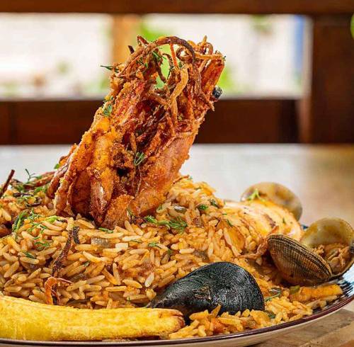 Plato de arroz engabadeño un plato típico de la comuna Engabado, ubicada a menos de 30 minutos de Playas Villamil.