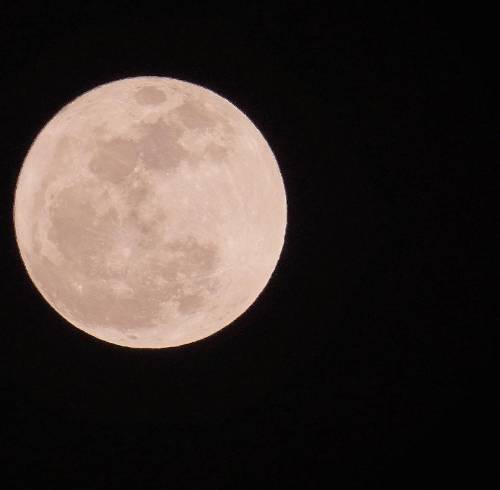El nombre luna de fresa proviene de antiguas tradiciones agrícolas de Norteamérica.