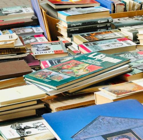 Imagen referencial de exposición de libros