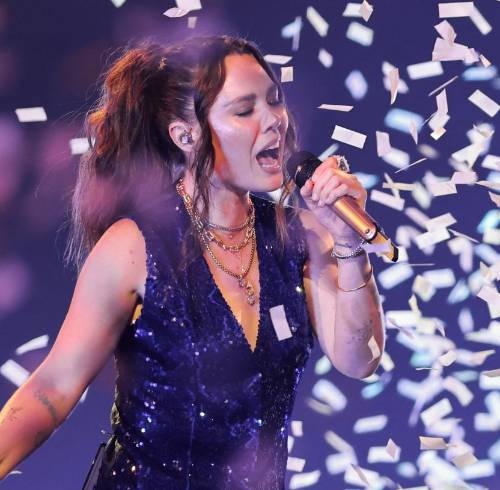 La cantante compartió un video en las redes oficiales del dúo para comunicar la nueva etapa.