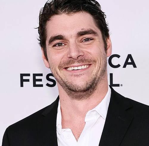 Además de su carrera actoral, promovió la inclusión y la representación de personas con discapacidad en Hollywood.
