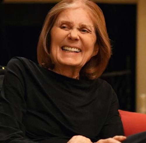 Gloria Steinem, periodista y activista estadounidense, fue una de las principales figuras del movimiento feminista y dedicó décadas de su trayectoria a la defensa de la igualdad de género y los derechos de las mujeres.