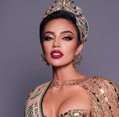 La ecuatoriana recibió las distinciones Miss Voto Popular y Country’s Power of the Year.
