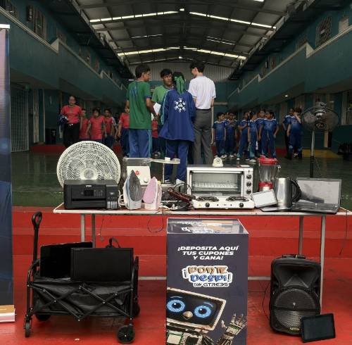 Fotografía de la campaña ¡Ponte DESPI!, en colegio de Guayaquil.