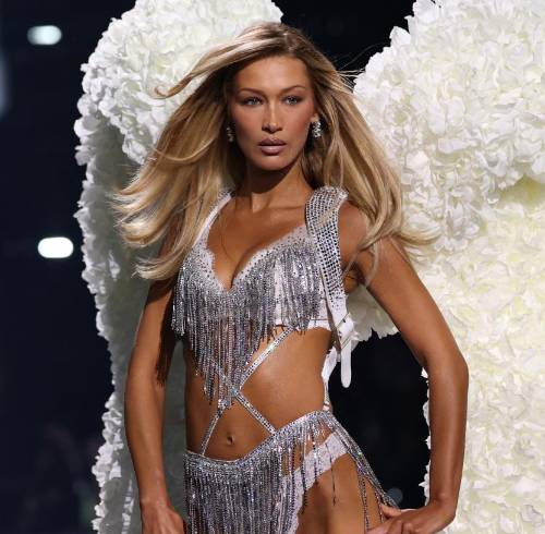 Bella Hadid se ha convertido en uno de los 'ángeles' de Victoria's Secret más destacados y queridos por el público. Su participación en el 'fashion show' del 2025 fue una de las más comentadas en redes sociales.