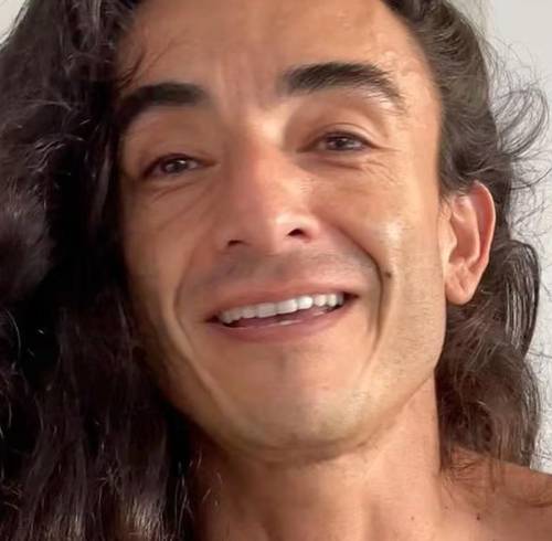 Una frase sobre una expareja fue relacionada en redes con el reciente matrimonio de Carolina Manrique, aunque no existe confirmación de ese vínculo.