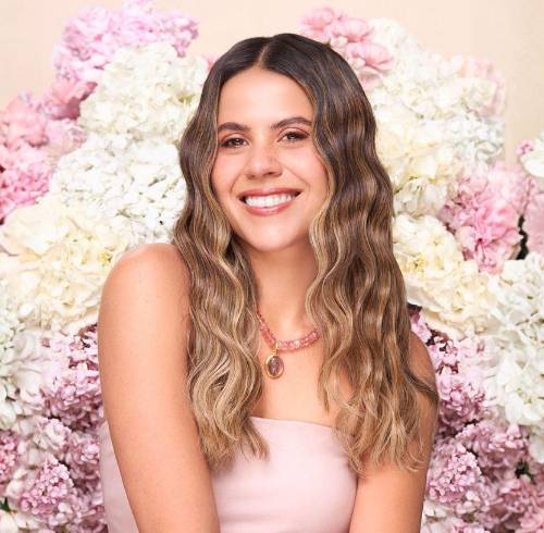 La cantautora ecuatoriana Luz Pinos posó para revista Hogar y nos habló de su nuevo disco, del cual ya ha lanzado varios sencillos.