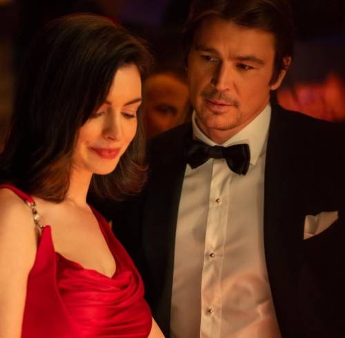 Anne Hathaway, Dakota Johnson y Josh Hartnett encabezan el reparto del nuevo thriller psicológico.