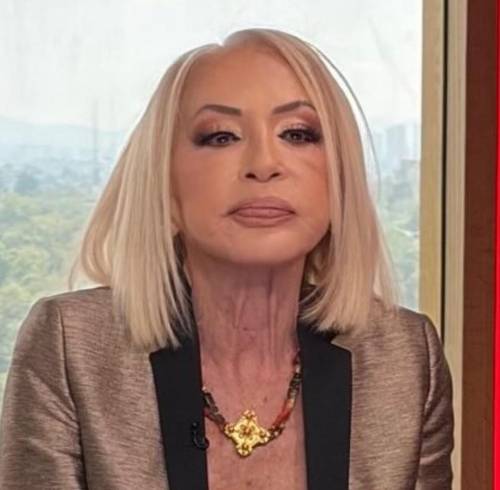 La presentadora peruana Laura Bozzo continúa en terapia intensiva en Ciudad de México tras ser operada por una úlcera gástrica perforada.