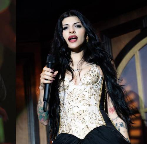 Cazzu habría obtenido la visa estadounidense para viajar con su hija Inti luego de que Christian Nodal presuntamente obstaculizara el permiso meses atrás.