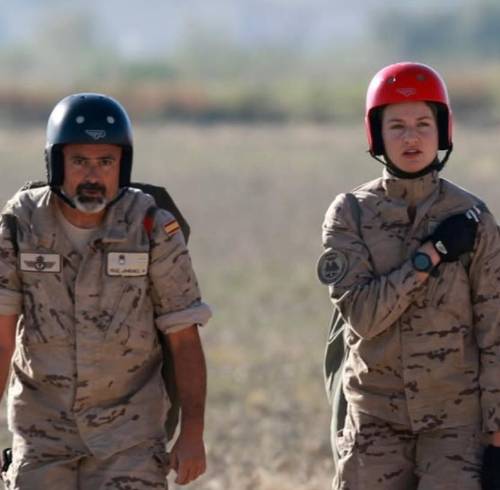 La princesa Leonor completó un curso básico de paracaidismo como parte de su formación militar.