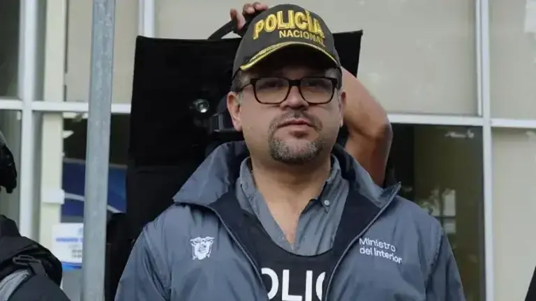 ¿Cómo podía viajar el cabecilla de Los Águilas? Reimberg se pronuncia tras el crimen en el aeropuerto de Guayaquil