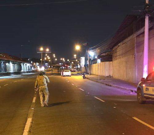 Las autoridades de tránsito acudieron para atender la emergencia e iniciar las investigaciones.