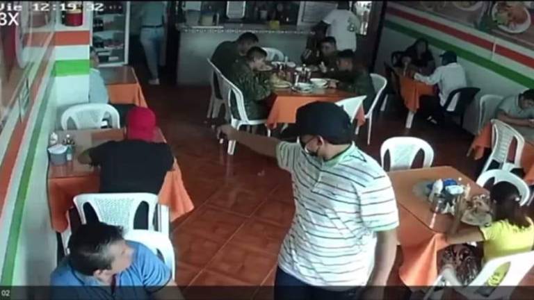 Graban asesinato frente a cuatro militares en el norte de Guayaquil
