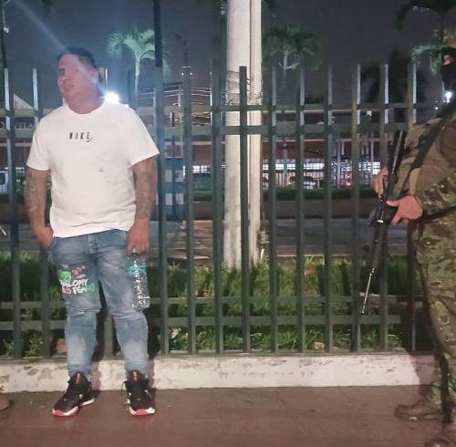 Fotografía que muestra a Marcos Armando D. A. tras ser capturado en el sector de La Alborada, en Guayaquil.