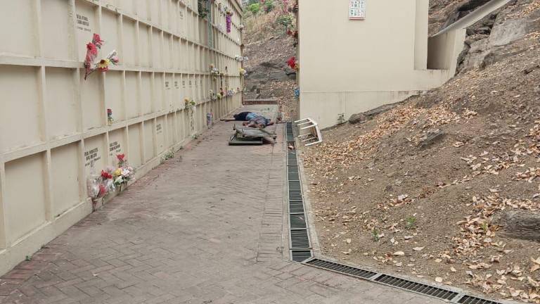 Acribillan a dos personas en el interior de un cementerio en Guayaquil