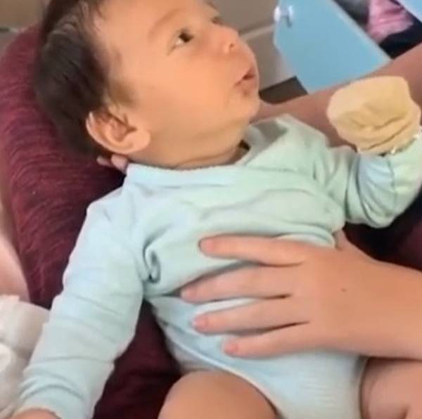 Bebe De Dos Meses Habla Con Su Mama Y Se Hace Viral