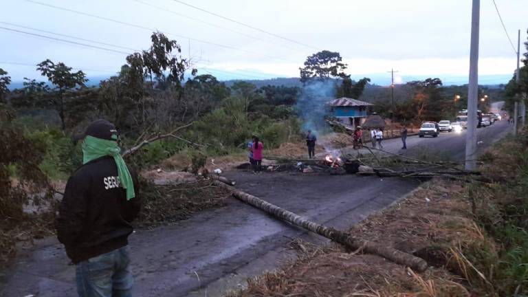 Paro nacional: bloqueo de vías se mantiene en 17 provincias del Ecuador
