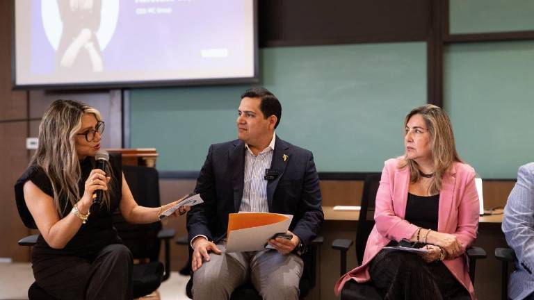 Liderazgo femenino y toma de decisiones marcan debate en Guayaquil