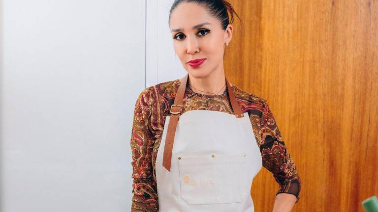 Karol Noboa posando en la cocina desde dónde nos da dos de las recetas de su libro 'Cocina con K'.