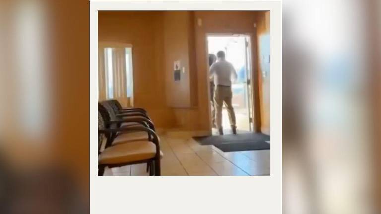 ICE revela la causa detrás de su intento de ingreso al Consulado de Ecuador en Minneapolis