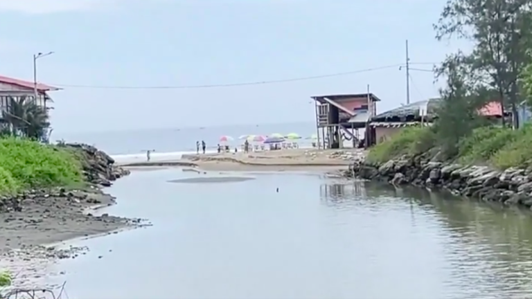 Playa de Montañita no está cerrada tras reportarse descarga de aguas residuales