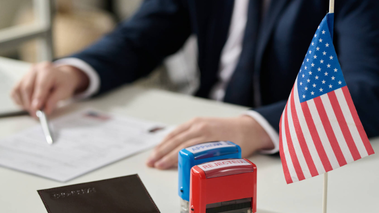 EE.UU. elimina la reunificación familiar para ecuatorianos: estos son los migrantes que deberán salir del país en enero