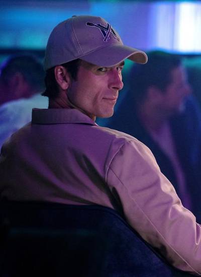 Glen Powell regresa a la pantalla grande con Jugada Maestra, de la mano de Margaret Qualley.