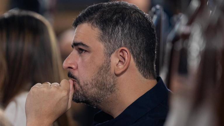 Aquiles Alvarez intentó evitar que se difunda foto con el grillete.