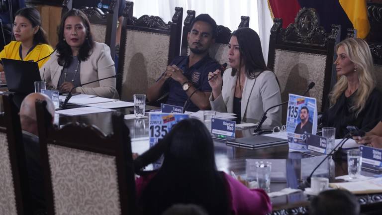 Guayaquil aprueba en primer debate alza de tarifa para los buses urbanos
