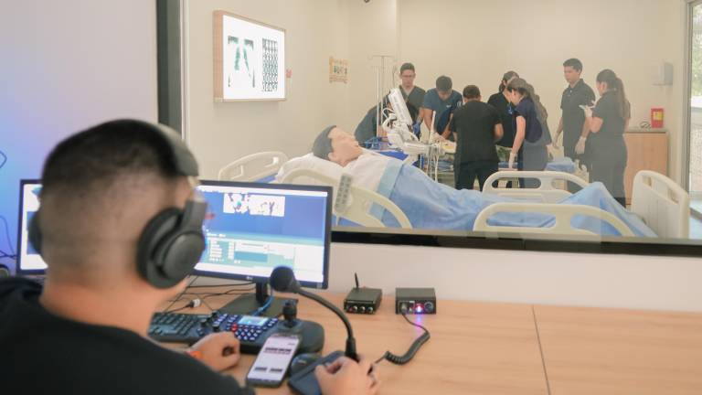 Universidad del Azuay implementa laboratorio de simulación que replica entornos sanitarios reales