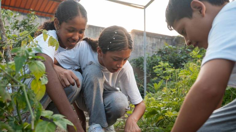 Estudiantes de la Unidad Educativa Jorge González Granda en Lago Agrio.