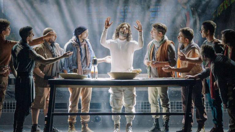 Nuevo récord Guinness para Ecuador: 36 miembros de una misma familia participaron en el musical 'Jesucristo Superstar'