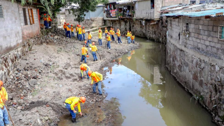 ¿Qué es el Plan Cero Ocio dirigido para presos en El Salvador? Reos limpian calles, reparan escuelas y construyen viviendas