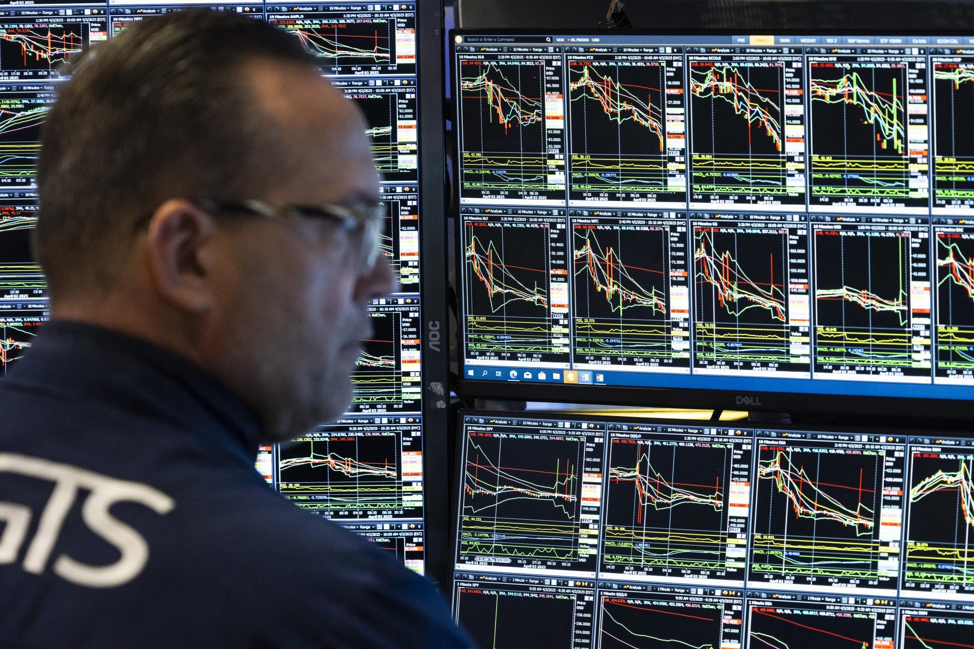 Precio del petróleo cae 