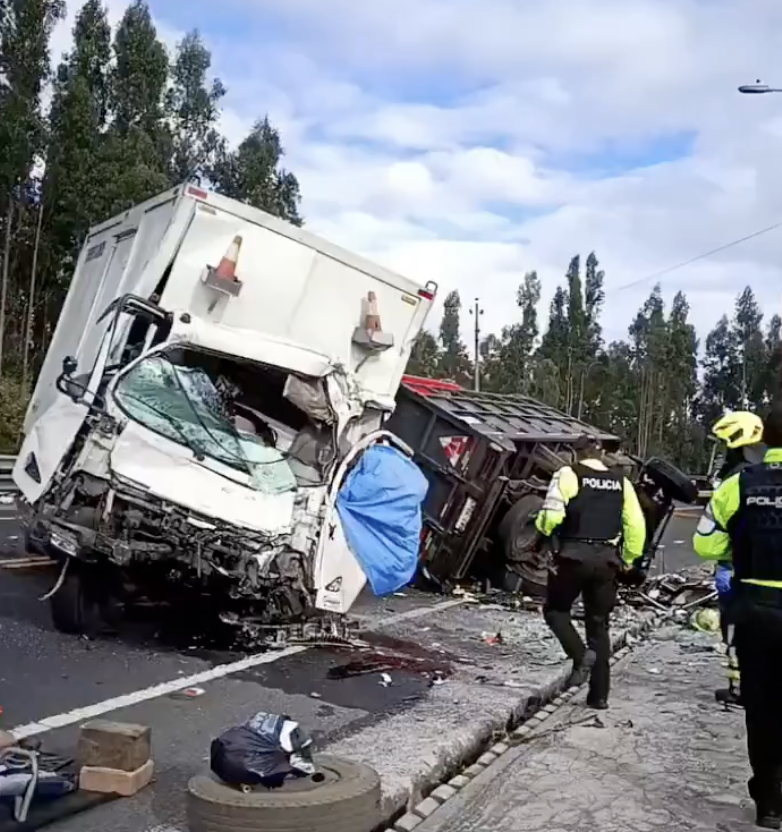Panamericana Norte: siniestro de tránsito deja un fallecido y cuatro heridos en Cayambe