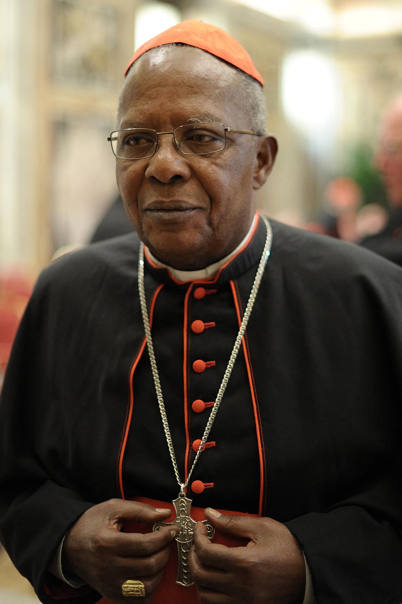 Versiones contradictorias sobre la ausencia del cardenal keniano John Njue