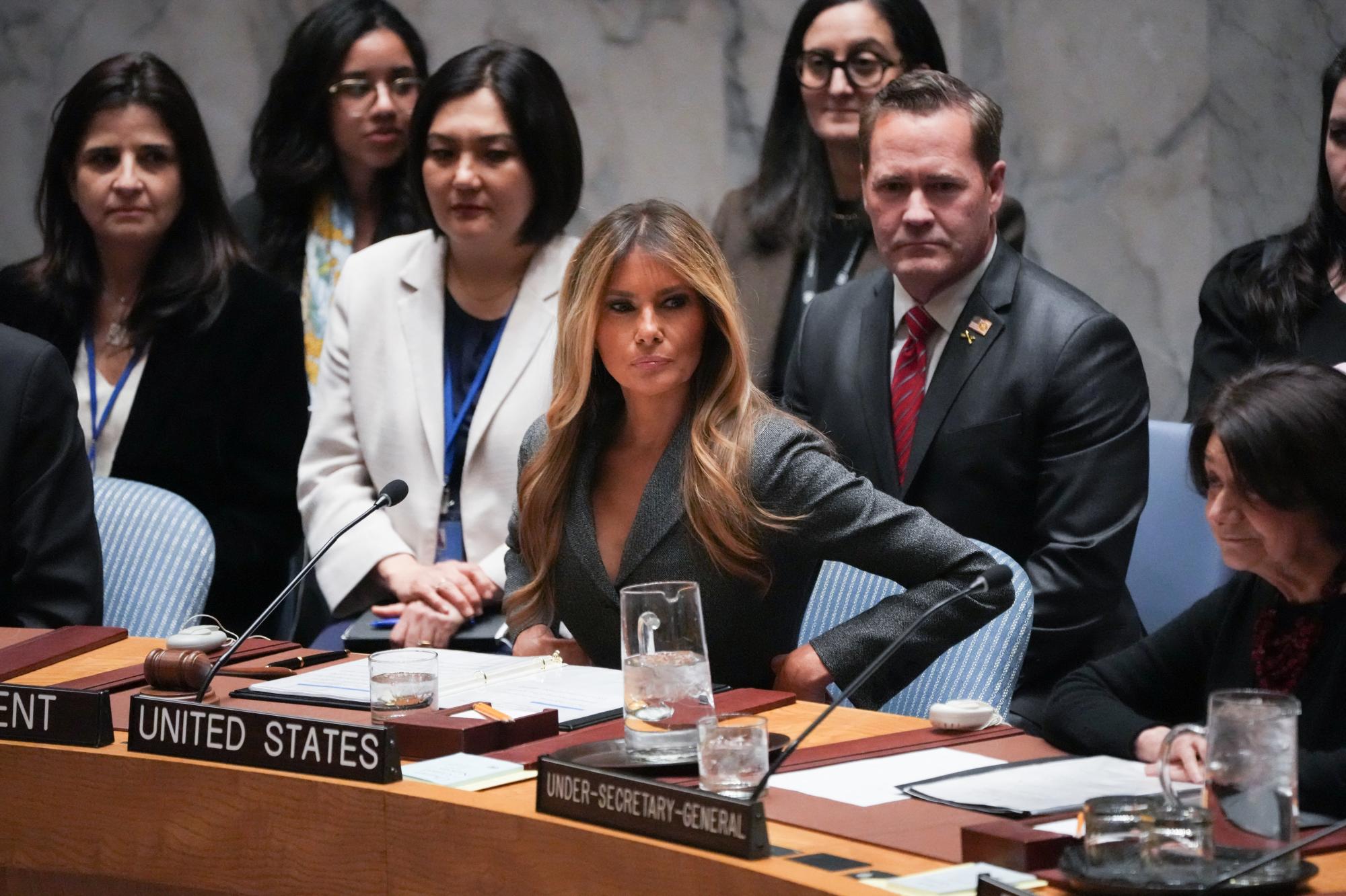 Melania Trump preside sesión sobre paz e infancia
