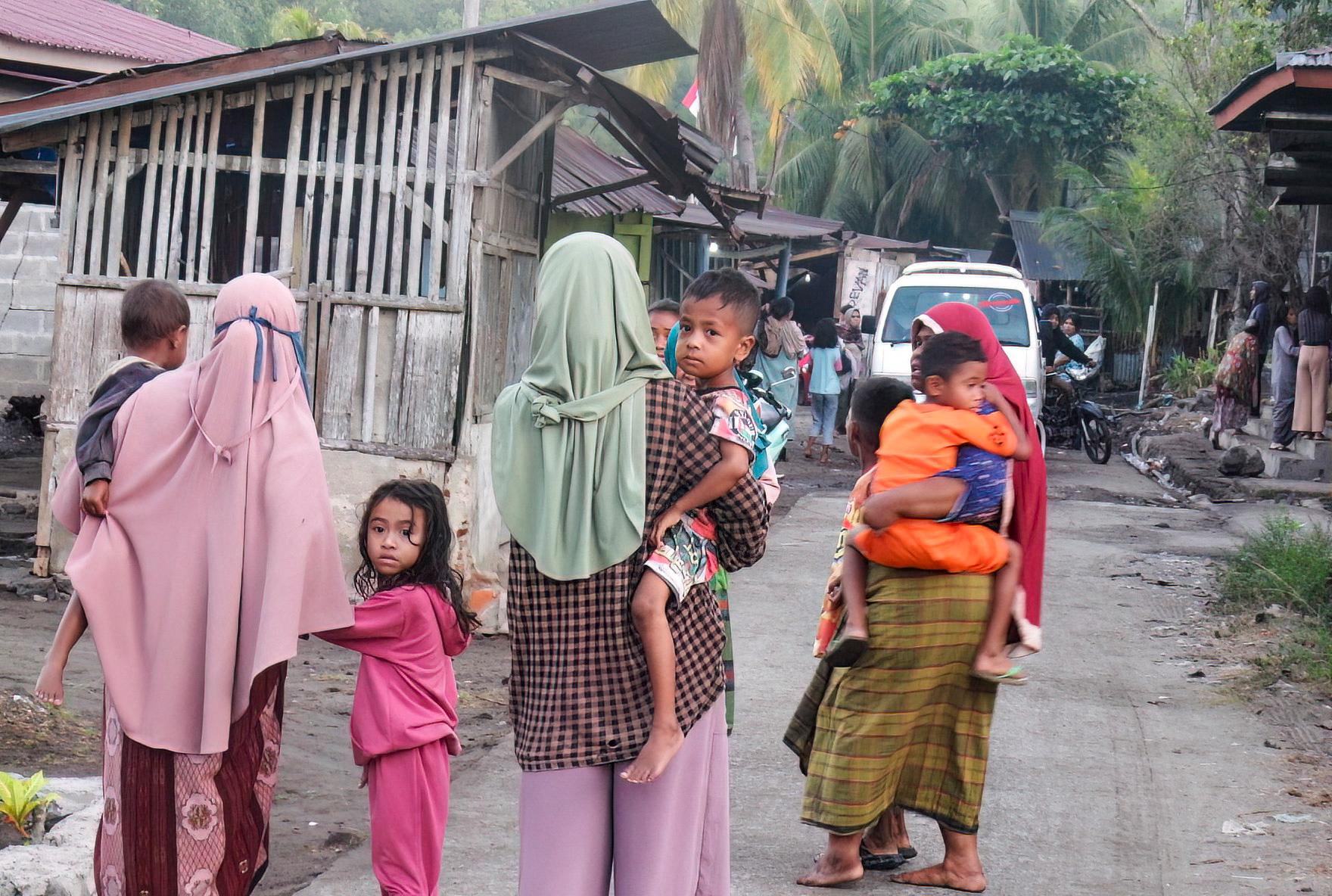 Alerta de tsunami tras terremoto de magnitud 7,7 en Indonesia: habitantes evacúan sus hogares