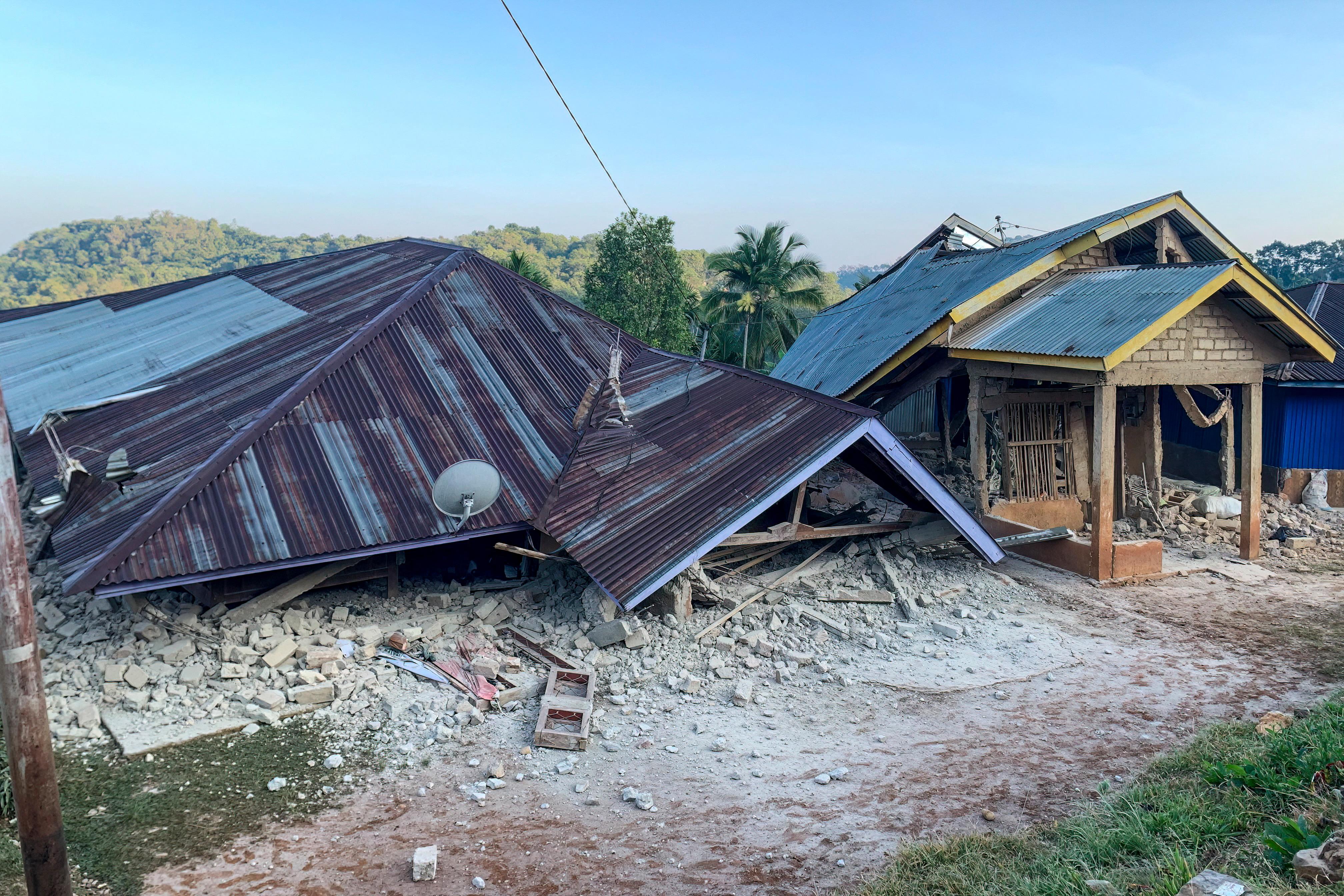 Un terremoto de magnitud 7,7 sacude la costa de Indonesia