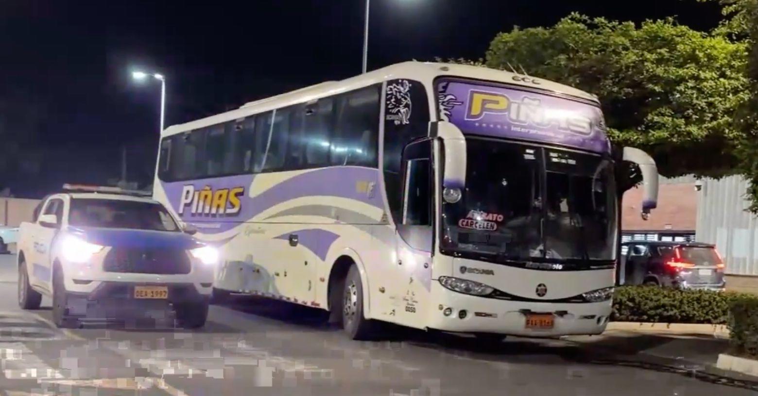 Fingieron ser pasajeros: violento asalto a bus en Machala deja un muerto y un herido