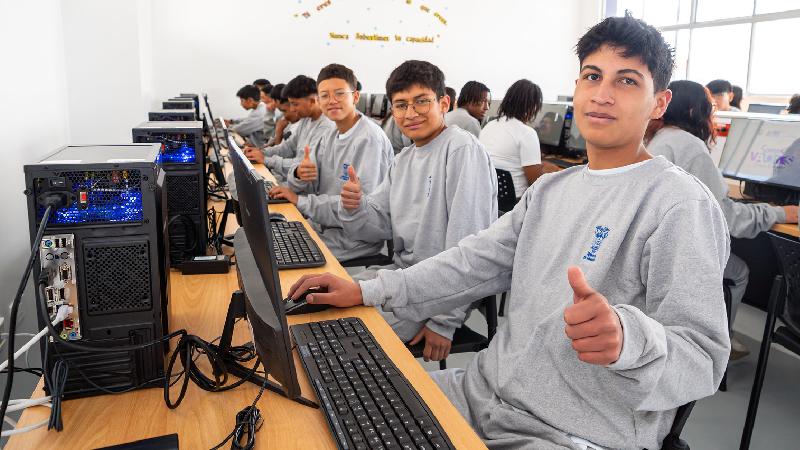 'Aula Digital': así es el plan de USD 50 millones que empieza con estudiantes de Bachillerato y Educación Superior