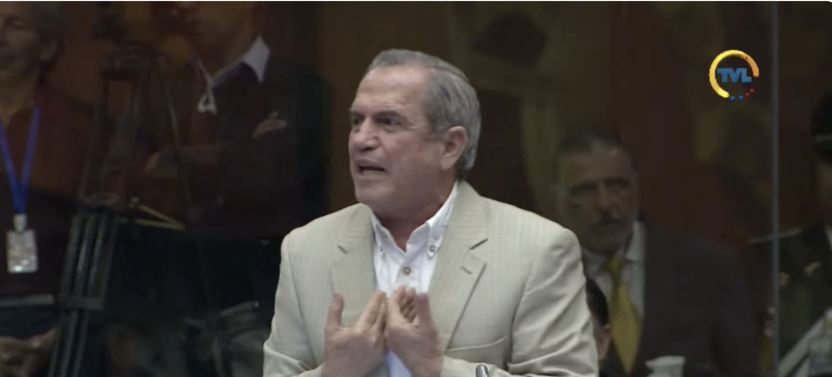 Ricardo Patiño interviene por primera vez. Ricardo Patiño interviene por primera vez.
