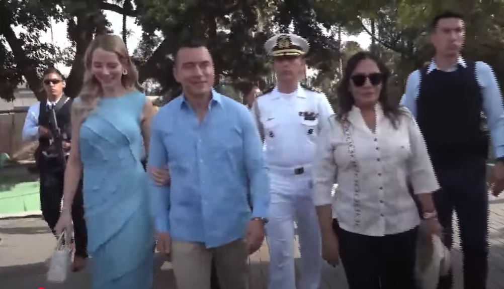 Noboa inicia acto oficial paralelo al de la Alcaldía