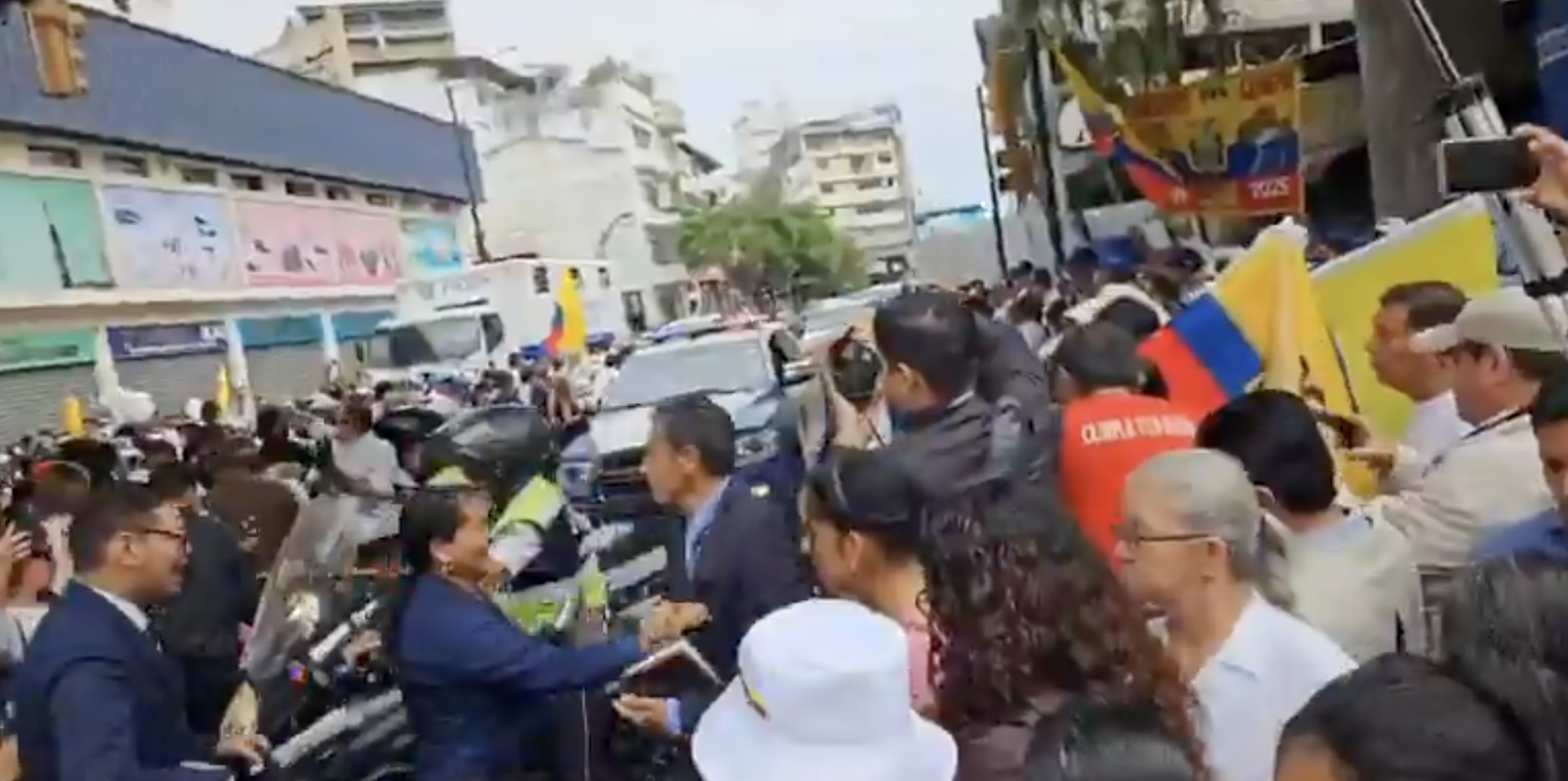 Noboa llegó a la marcha