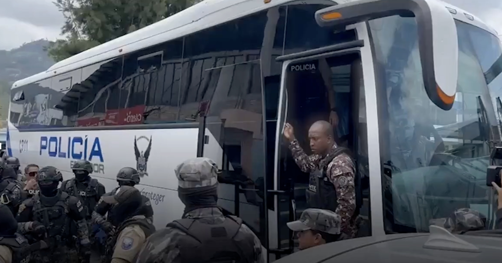 Llegaron a Quito los '12 de Otavalo'