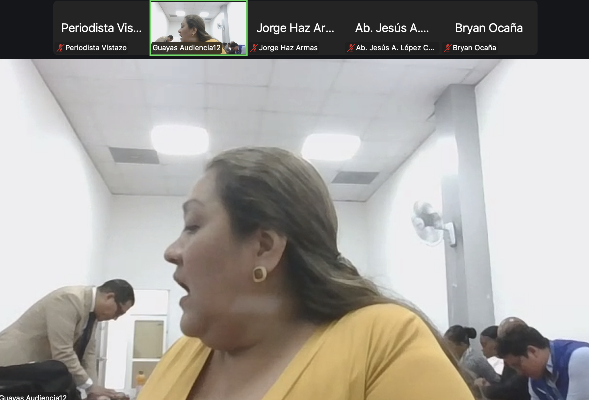 Toman lista antes de que empiece la audiencia 