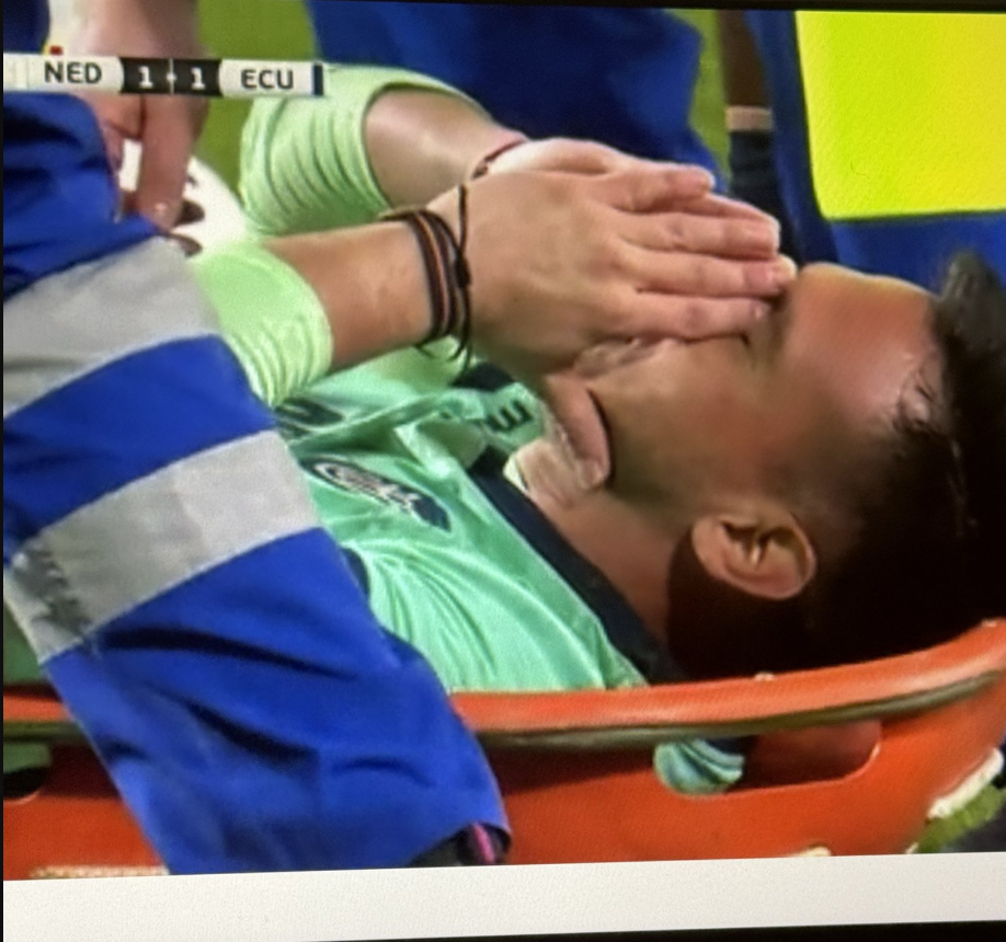 Gonzalo Valle salió del campo de juego