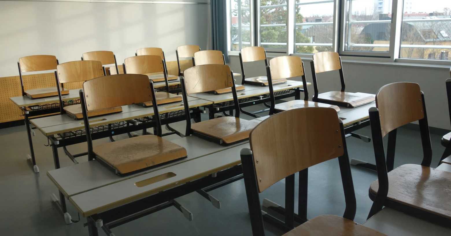 Dos estudiantes mueren tras ataque armado a la salida de una unidad educativa en La Libertad